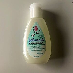 Johnson's Cottontouch Newborn Wash & Shampoo 25ml Trial/ Travel Size A 6 Count.